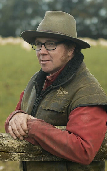 ziwi-farmer-image 1-375x600px.jpg