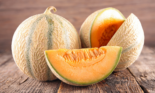 Fresh cantaloupe pieces ready as a dog-safe melon snack